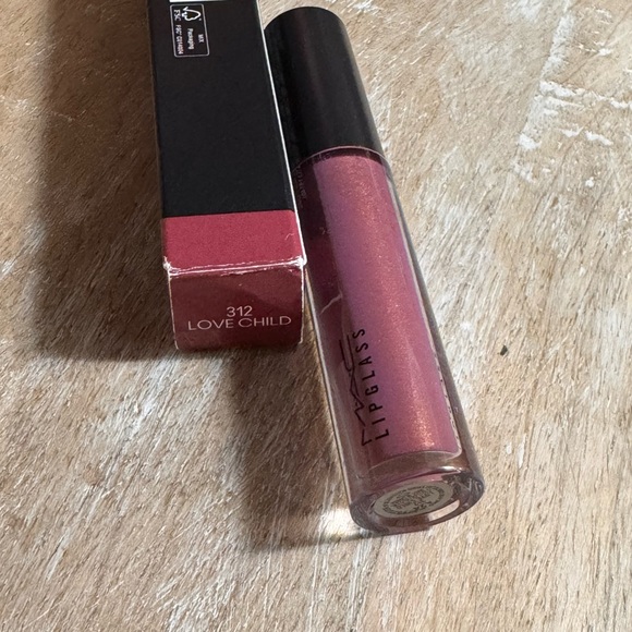 MAC Cosmetics Lipglass-Lovechild - Picture 4 of 5